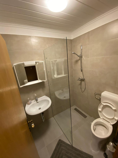 Bathroom 2, Pension Gunther, Graz