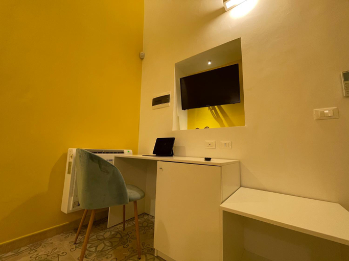 Others 5, Donna Grazia Relais, Lecce