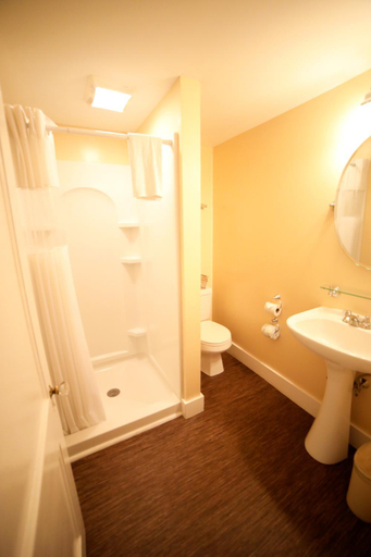Bathroom 4, Kennebunk Inn, York