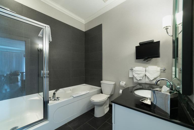 Bathroom 4, Prestige Hotel Vernon, North Okanagan