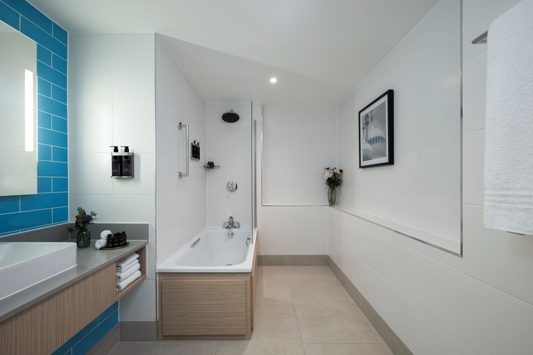 Bathroom 5, Leonardo Royal Hotel Brighton Waterfront, Brighton and Hove