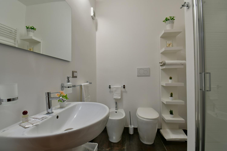 Bathroom 2, Amaranda B&B, Catania