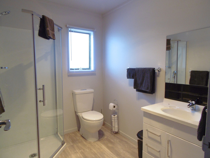 Bathroom 4, Glenavys Waitaki River Motor Camp - Caravan Park, Waimate