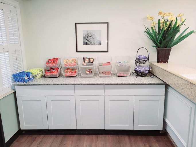 Food & Drinks 5, Best Price Motel & Suites, Orange