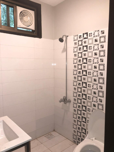 Bathroom 4, La Orilla Hotel & Restaurant, Azad Kashmir