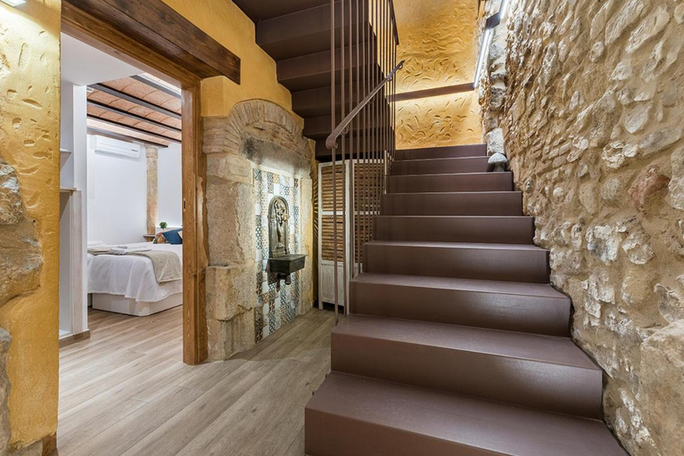 Others 5, Hostal 977, Tarragona