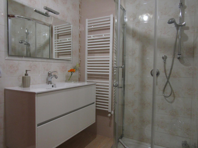 Bathroom 3, up, Taranto