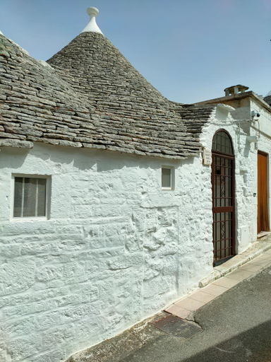 Others 4, Trullo Monte Santo 50, Bari