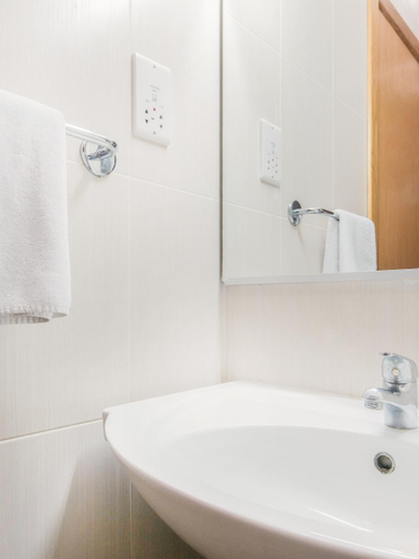 Bathroom 4, Qawra Point Holiday Complex, Saint Paul's Bay