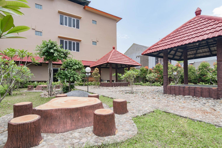 Exterior view 2, Sans Hotel Budaya Cirebon, Cirebon