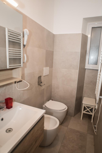 Bathroom 2, Mole Adriana Guest House, Rome