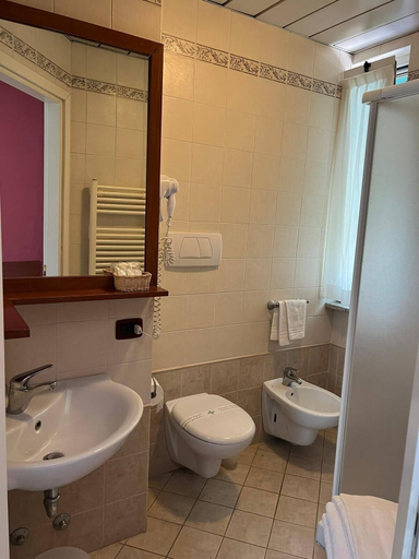 Bathroom 4, Hotel Ristorante Cervo, Varese