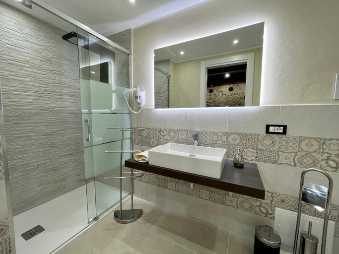 Bathroom, Tommy's rooms, Palermo
