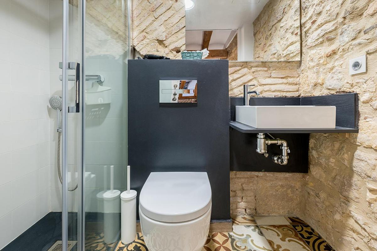 Bathroom 3, Hostal 977, Tarragona