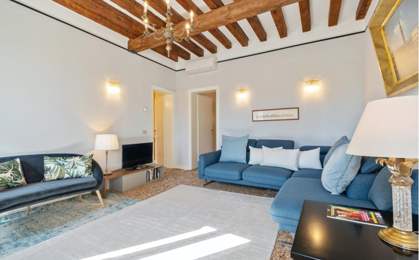 Shared lounge/TV area, Apartment with view in Venice, Arsenale., Venezia