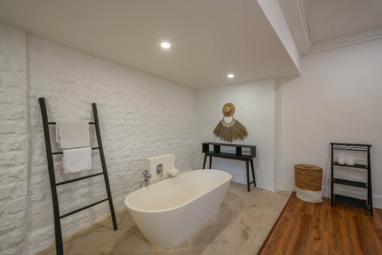 Bathroom 2, Villa Kelapa Putih: Spacious 4-Bedroom Villa w/ pool in Canggu, Badung