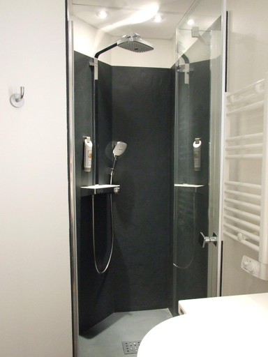 Bathroom 3, ibis Besançon Centre Ville, Doubs