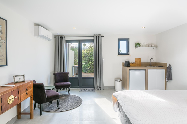 Bedroom 3, Villa Domitia Chambre d'Hotes Luberon, Vaucluse