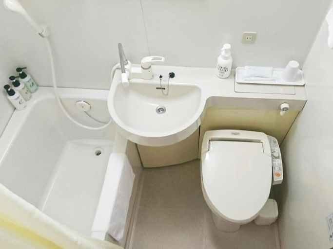 Bathroom 10