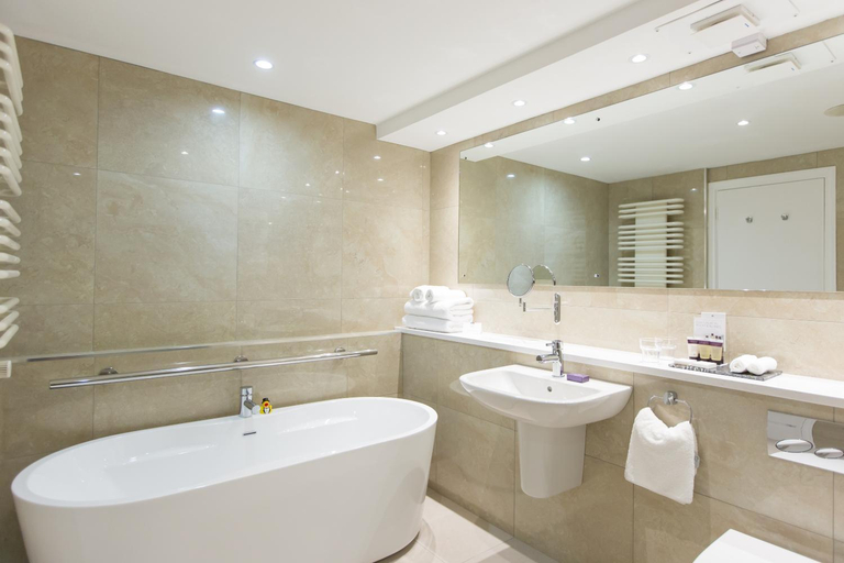 Bathroom 4, The Stormont Hotel, Belfast