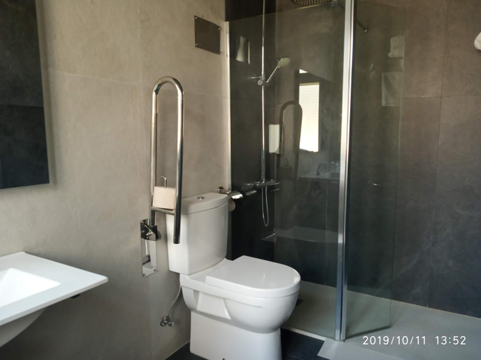 Bathroom 4, Hotel Seminario Aeropuerto Bilbao, Vizcaya