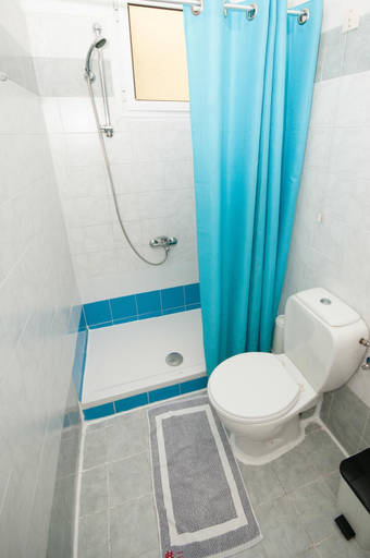 Bathroom 4, Cecil Hotel, Attica