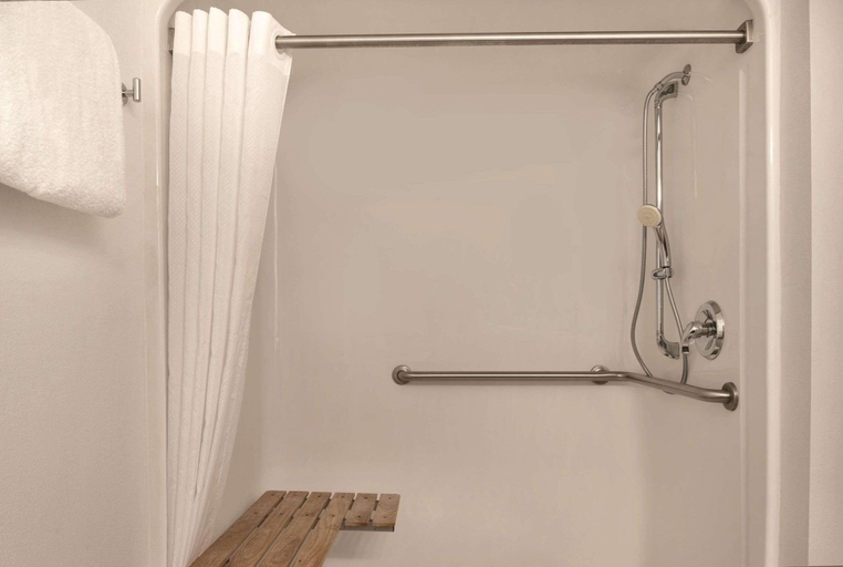 Bathroom 4, Country Inn & Suites by Radisson, Pella, IA, Marion
