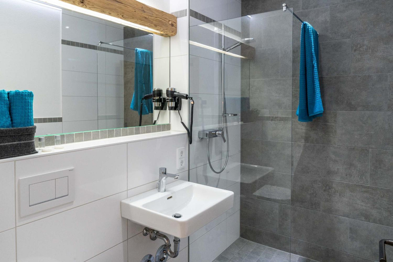 Bathroom 4, Pension & Appartements Wild, Miesbach