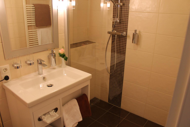 Bathroom 2, Hotel Blumlage                                                                             , Celle