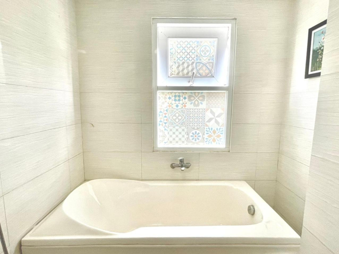 Bathroom 3, Mai Vang Hotel, Ho Chi Minh City