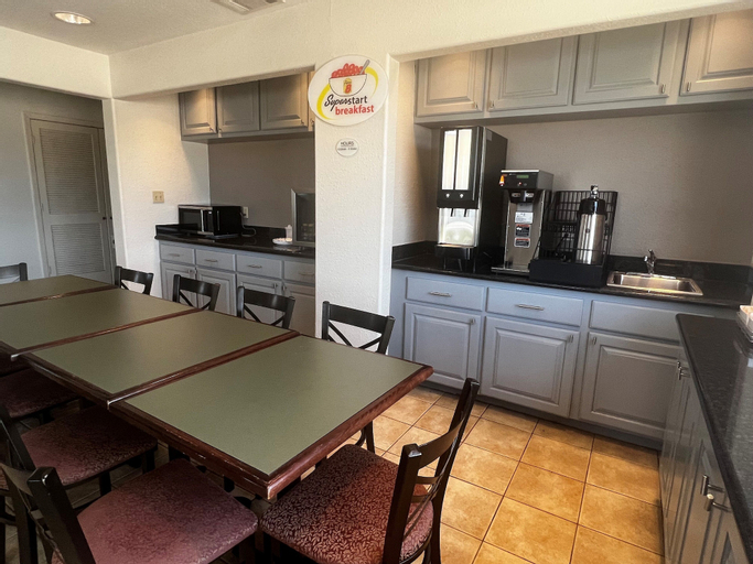 Others 5, Super 8 by Wyndham Baytown / I-10, Harris