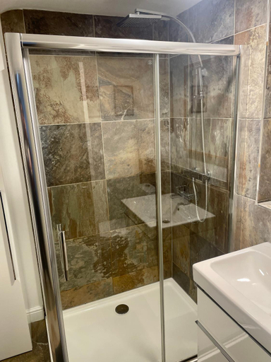 Shower 4, Gillygate Holiday Apartment, York