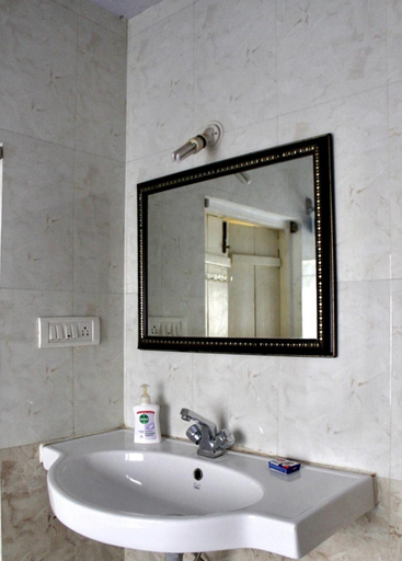 Bathroom 5, Royal Phoenix Inn, North Goa