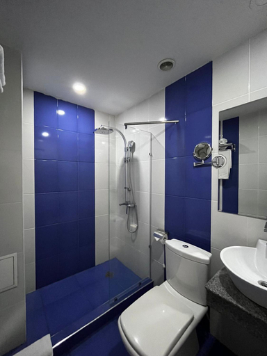 Bathroom 4, Royal Plaza, Yerevan
