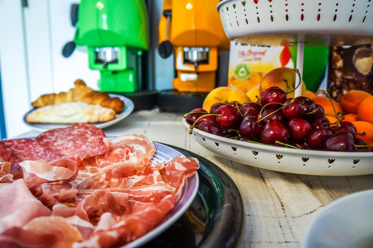 Food & Drinks 4, BEB BRUSCE' FRANCO E TINA, Ragusa