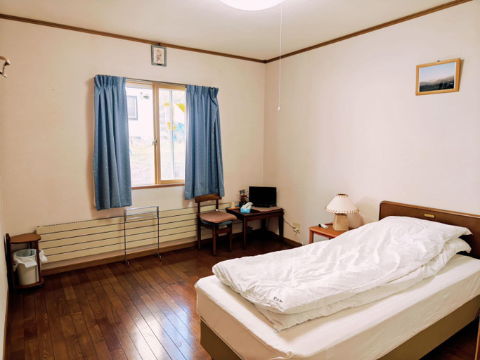 Bedroom 2, Stardew, Otari