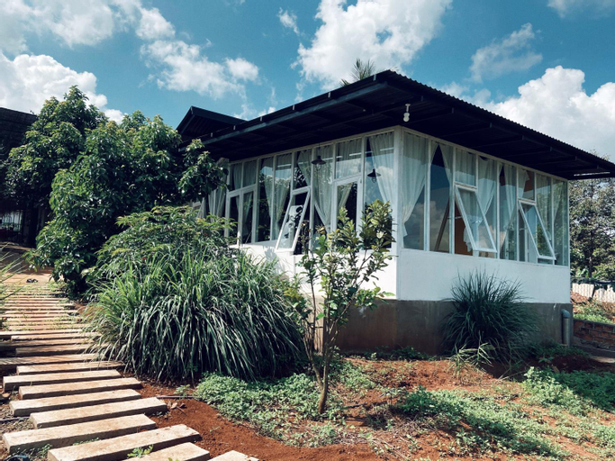 Exterior 4