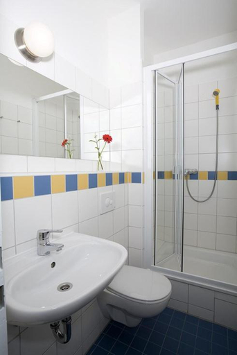 Bathroom, Jugendgastehaus des CVJM Berlin-Kaulsdorf, Berlin