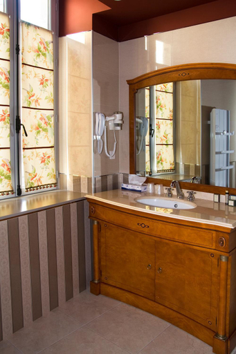 Bathroom 5, Mercure Moulins Centre - Hôtel de Paris, Allier