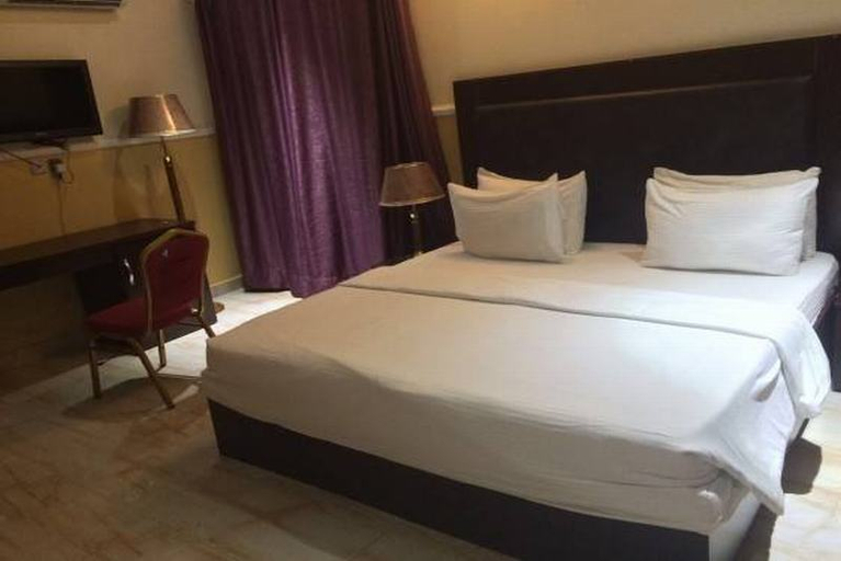 Bedroom 5, B's Hive Hotel & Suites, Wase