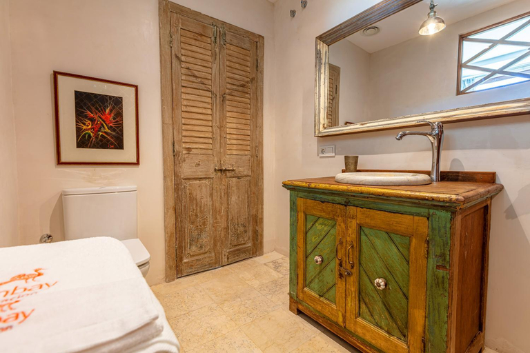Bathroom 2, BOMBAYARTE APARTHOTEL TARIFA, Cádiz