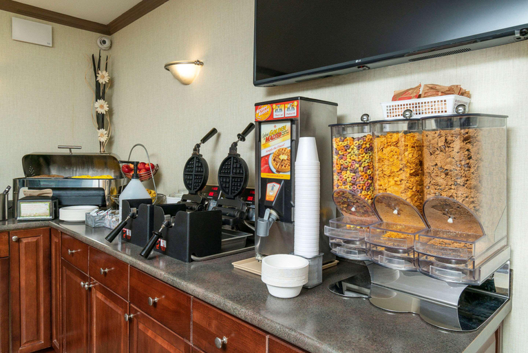 Food & Drinks 5, Quality Inn & Suites Vernon, North Okanagan