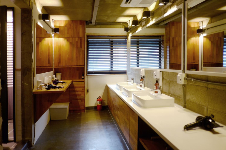 Bathroom 7
