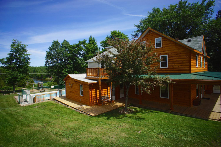 Exterior & Views