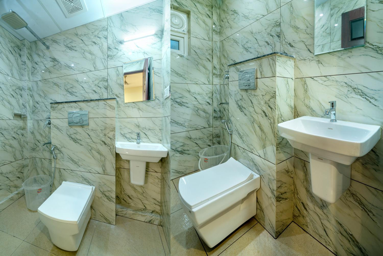 Bathroom 4, Daan Regency, Thrissur