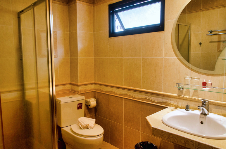 Bathroom 13