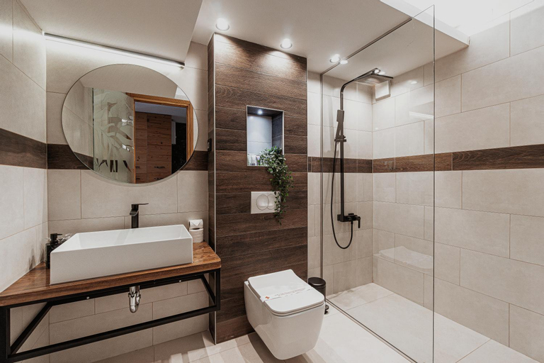 Bathroom 16