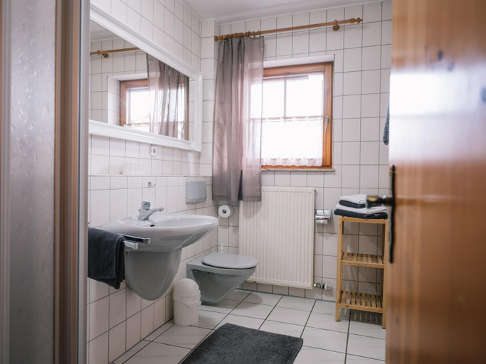 Bathroom 2, Landhaus Weber, Odenwaldkreis