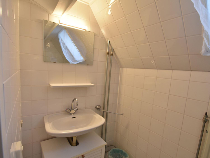 Bathroom 2, Holiday Home Bergen aan Zee near Beach, Bergen