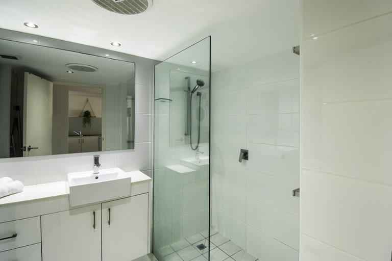 Bathroom 5, Key Largo Apartments, Gold Coast